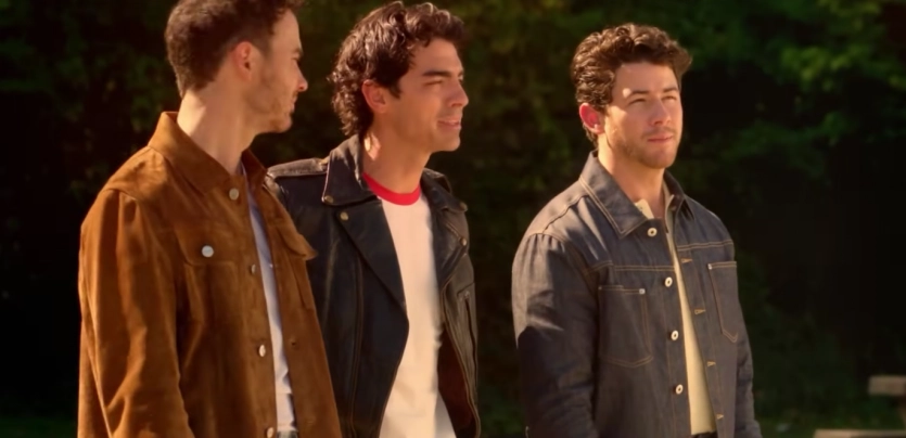 Camp Rock 3 з братами Джонас та Демі Ловато з'явиться в серпні на Disney+ та Disney Channel. 1