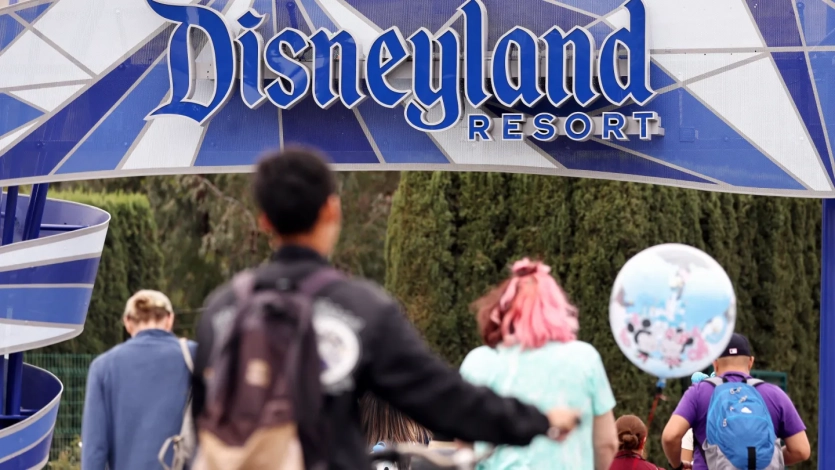 Disney не інформувала відвідувачів Діснейленду про сканування облич — тепер проти компанії подано колективний позов. 1