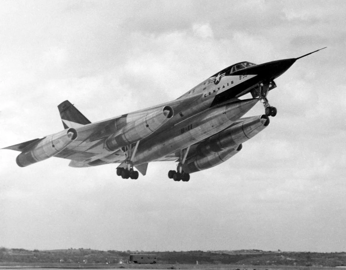 "Ядерні монстри": чому США списали всі бомбардувальники B-58 Hustler