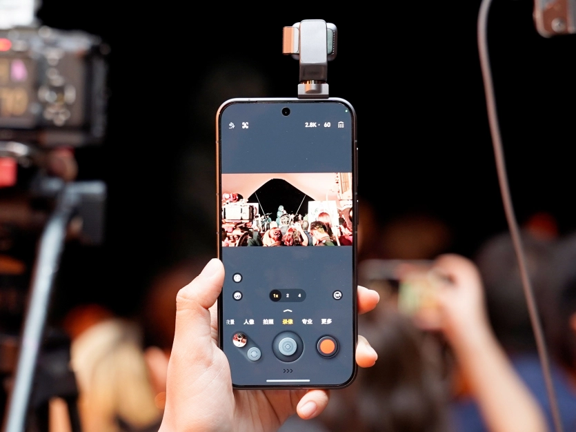 Конкурент iPhone 18 Pro: Honor оголосила дати виходу інноваційного Robot Phone 2