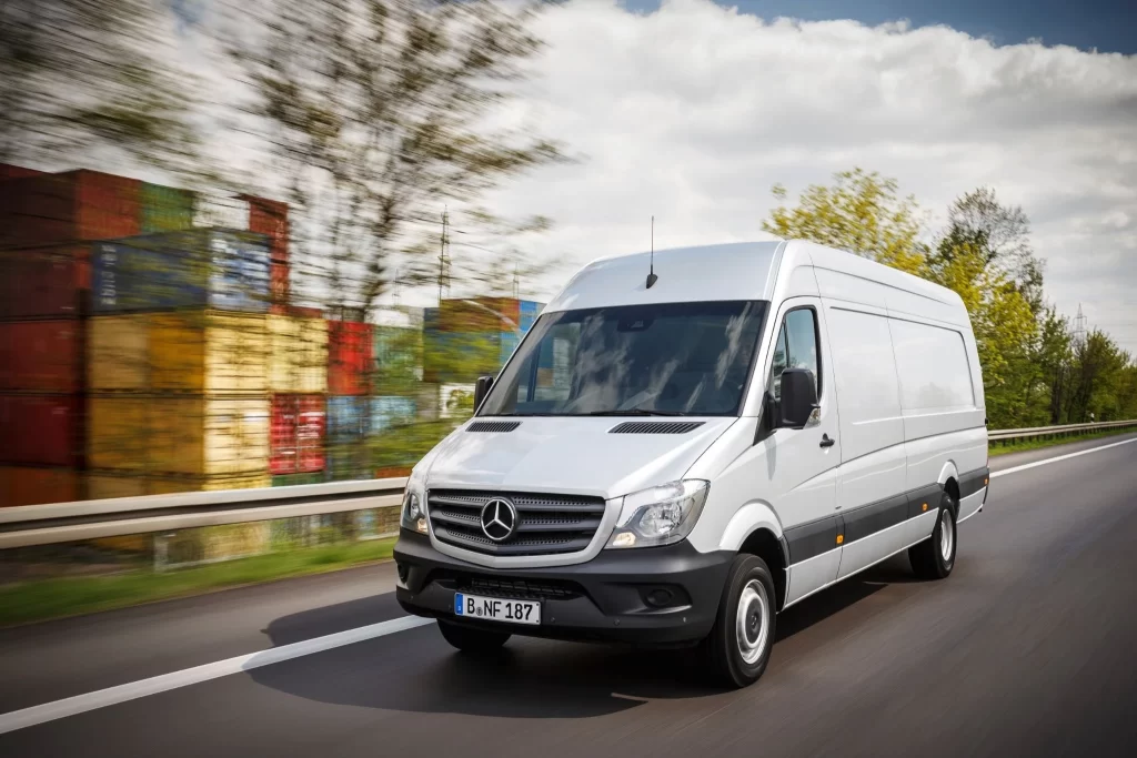 Mercedes-Benz Sprinter: фургон, що давно став еталоном у логістиці 4 Mercedes-Benz Sprinter: фургон, що давно став еталоном у логістиці 3