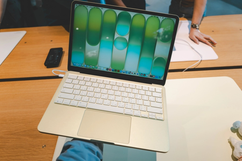 Microsoft фінансує дослідження про переваги ноутбуків з Windows у порівнянні з MacBook Neo 1