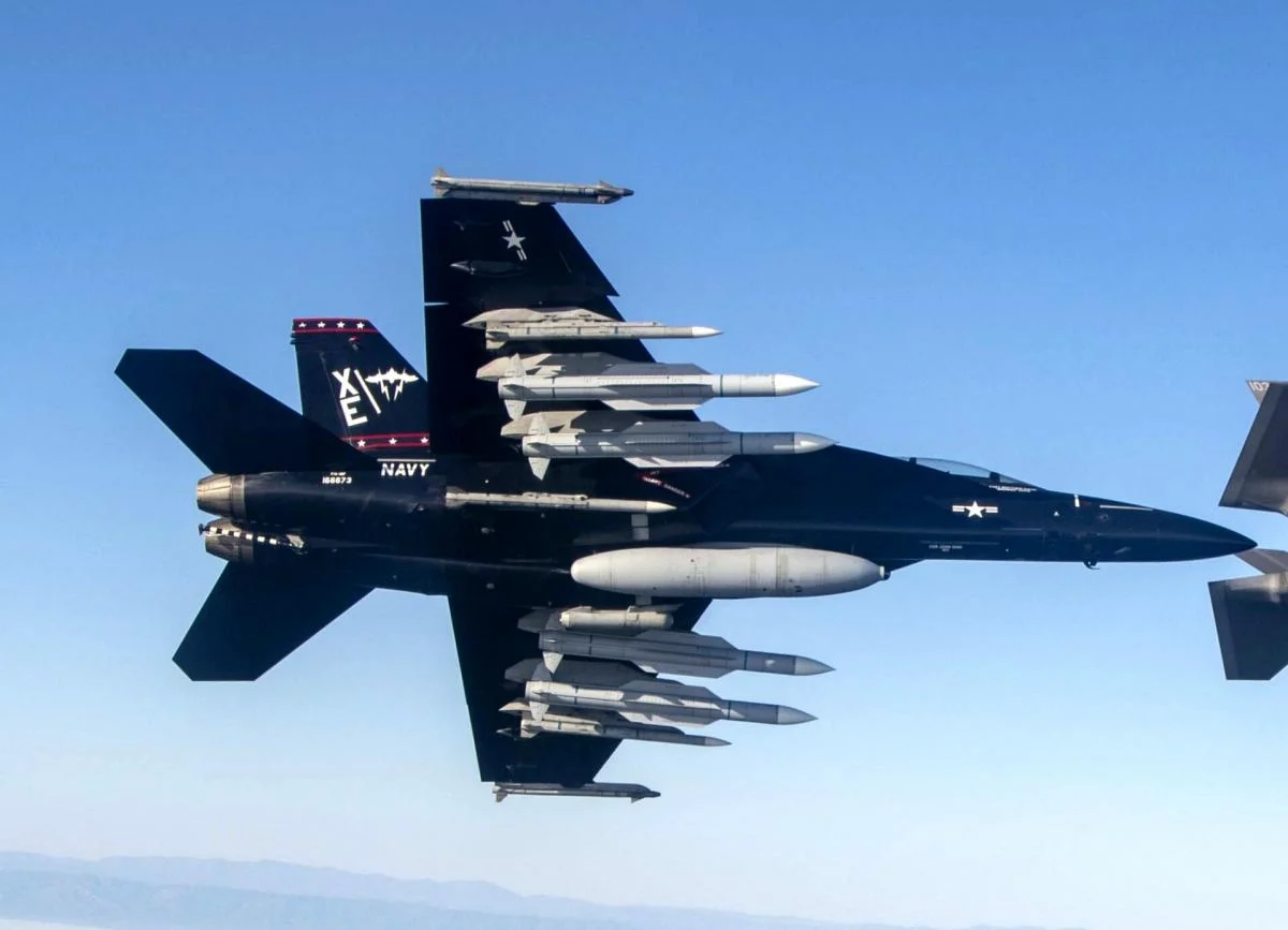 Монстр у небі: у США з'явилася ракета "повітря-повітря", що вражає на відстані понад 300 км 1 Монстр в небі: у США з'явилась ракета "повітря-повітря", що б'є на понад 300 км