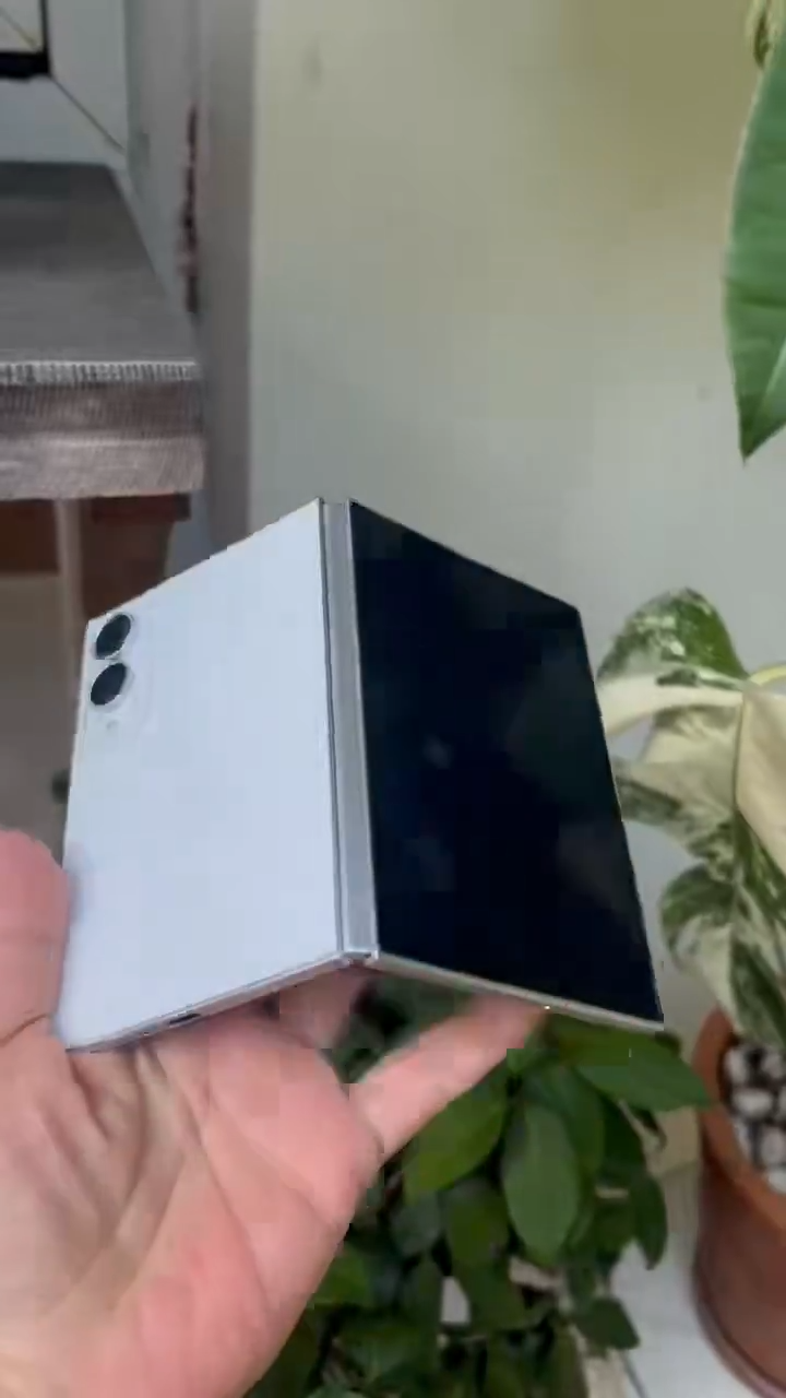 Новий Galaxy Z Fold 8 з'явився на реальних фото та відео: Samsung готує найтонший складний телефон в історії. 2