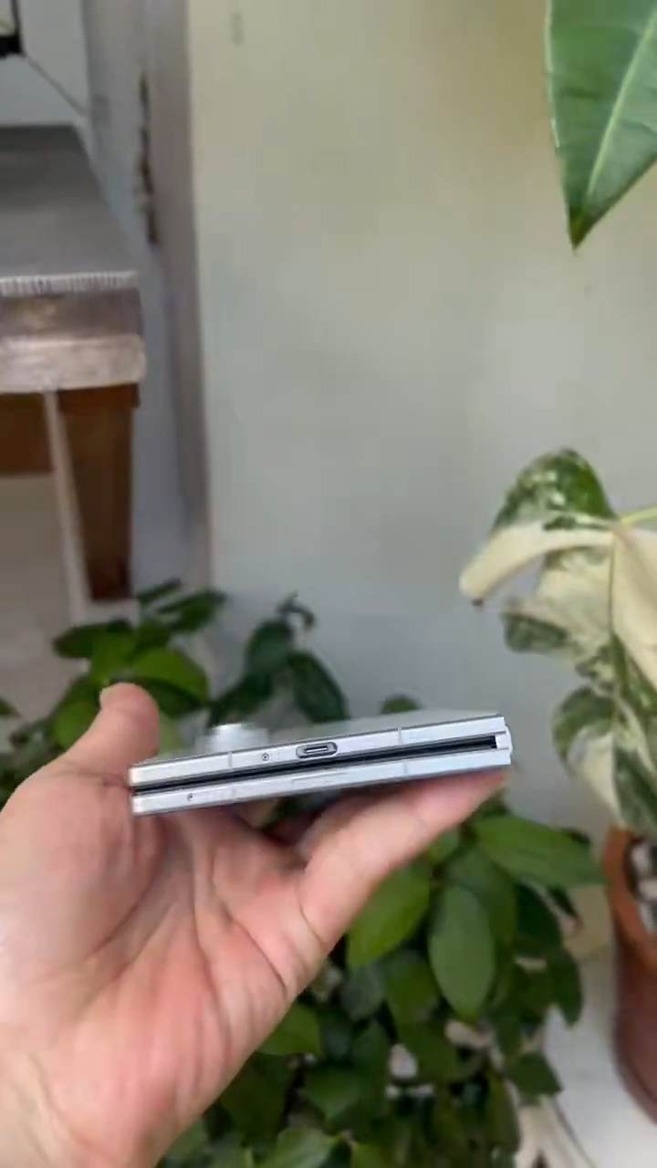 Новий Galaxy Z Fold 8 з'явився на реальних фото та відео: Samsung готує найтонший складний телефон в історії. 3