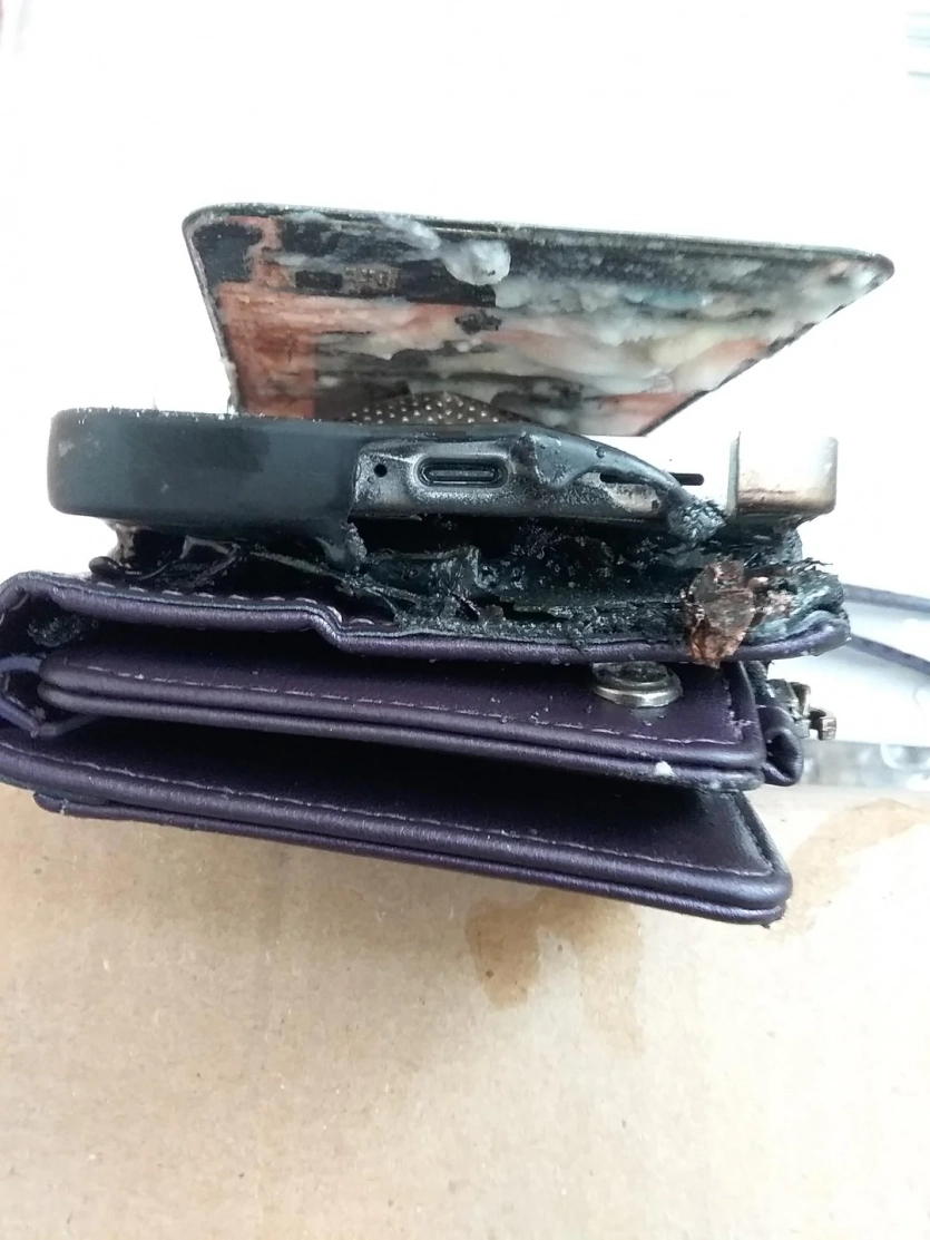 Samsung Galaxy S25 FE вибухнув під час підзарядки: власниця отримала опіки та пошкоджене волосся. 4