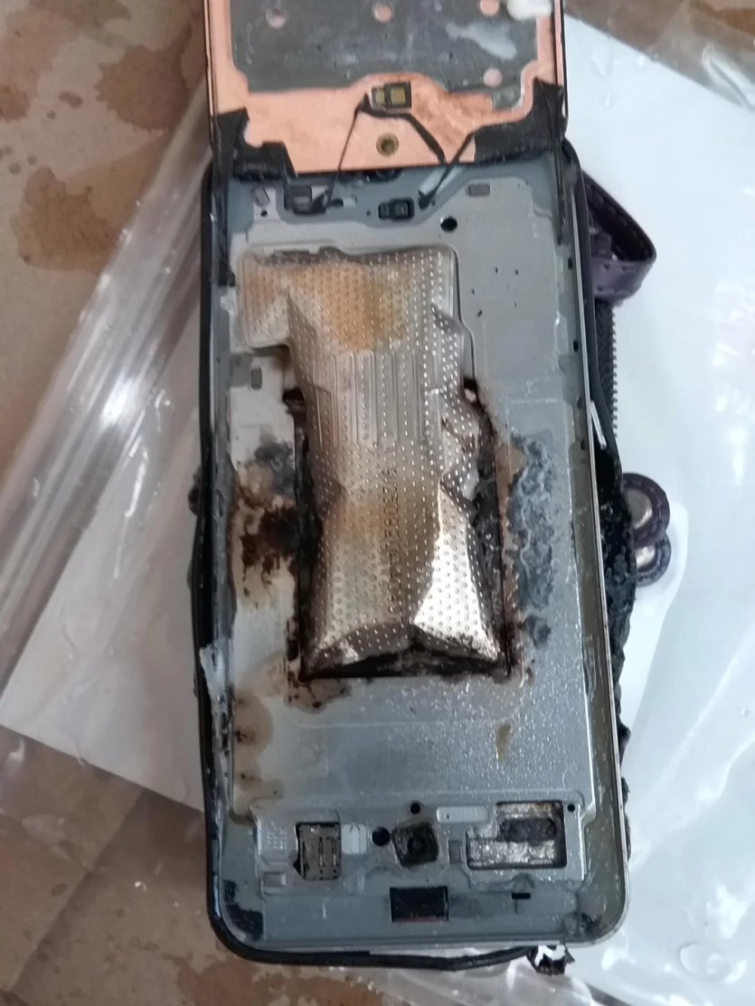 Samsung Galaxy S25 FE вибухнув під час підзарядки: власниця отримала опіки та пошкоджене волосся. 2