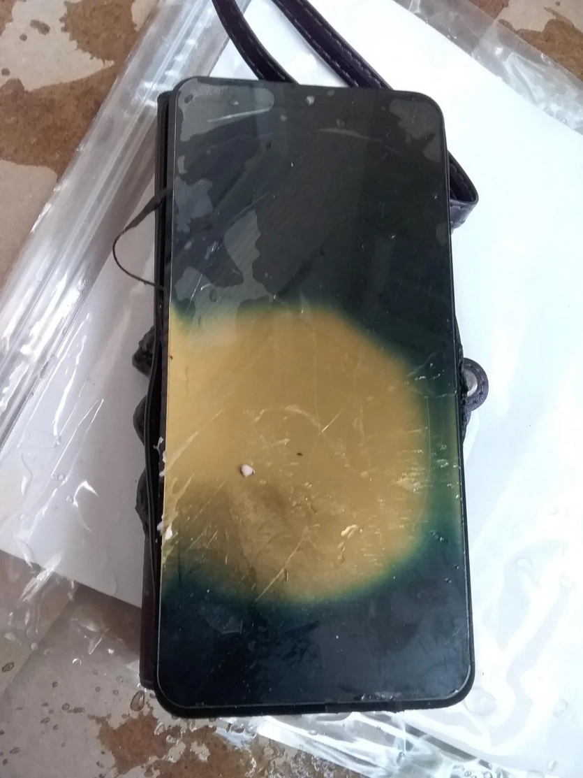 Samsung Galaxy S25 FE вибухнув під час підзарядки: власниця отримала опіки та пошкоджене волосся. 3