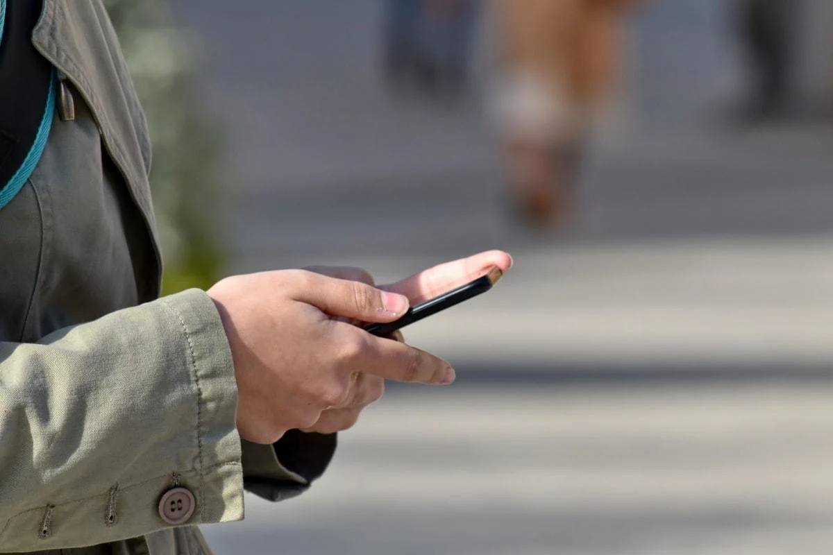 Що робити, якщо вкрали телефон: інструкція для Android та iPhone