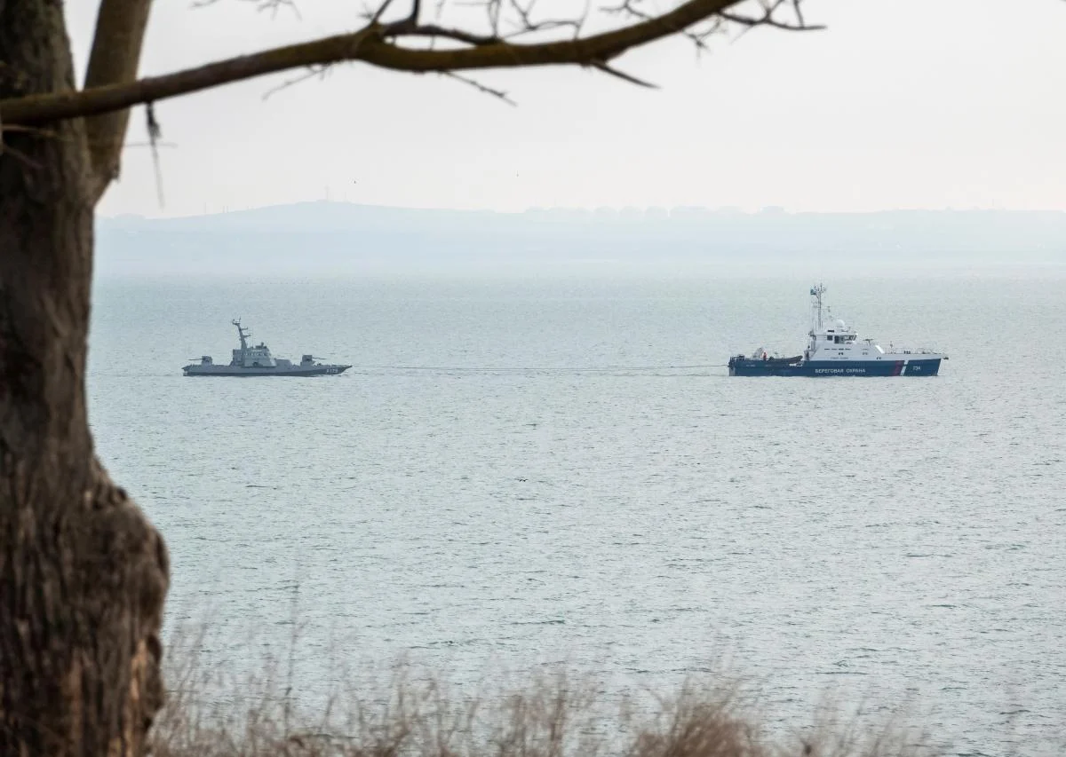 Дивні події в морі: Китай вивів 1400 риболовецьких суден одночасно 1 Щось дивне в морі: Китай одночасно вивів 1400 рибальських суден