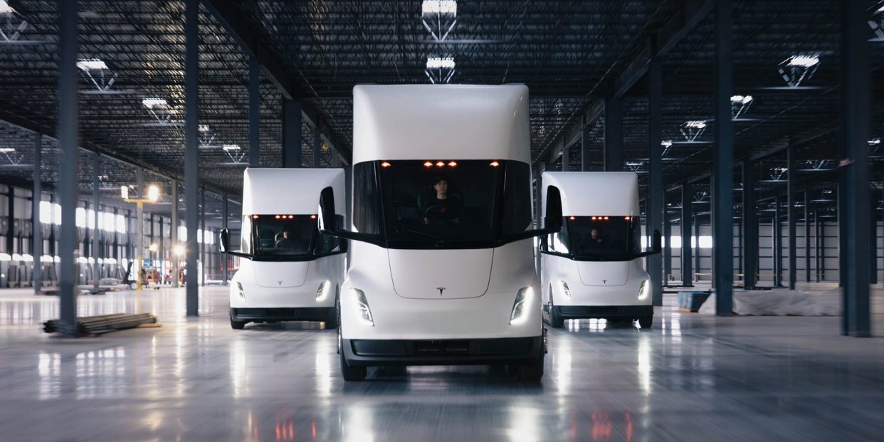 Tesla Semi стартував: розпочато серійне виробництво електричного тягача з дальністю ходу 800 км 1