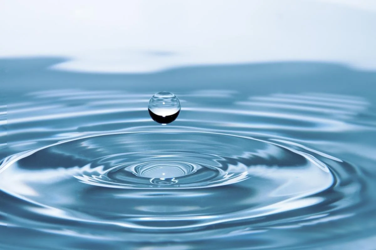 Вчені нарешті розгадали одну з найбільших загадок води