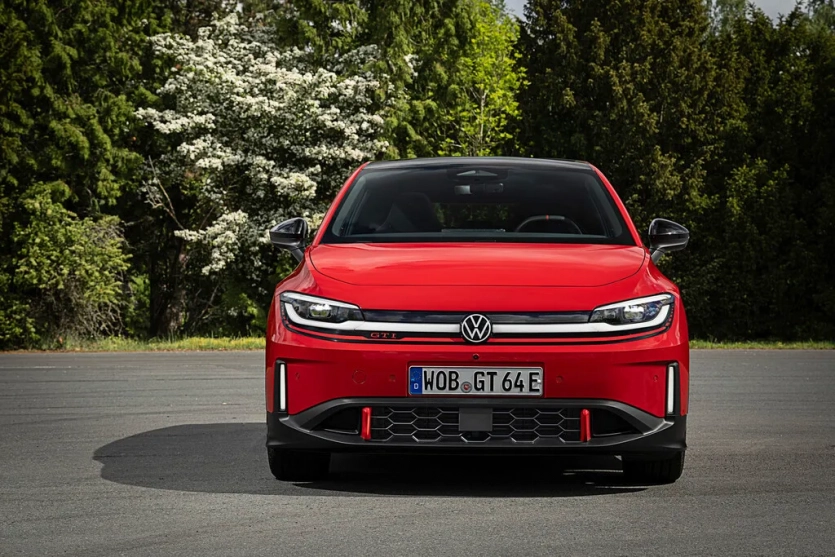 Volkswagen презентував перший електричний GTI: ID. Polo GTI потужністю 222 к.с., з запасом ходу 424 км та вартістю €39 тис. 4