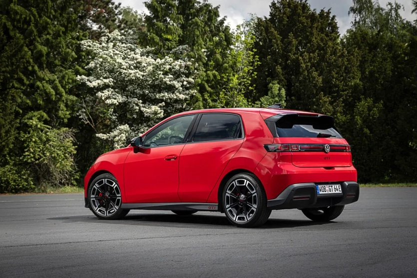 Volkswagen презентував перший електричний GTI: ID. Polo GTI потужністю 222 к.с., з запасом ходу 424 км та вартістю €39 тис. 5