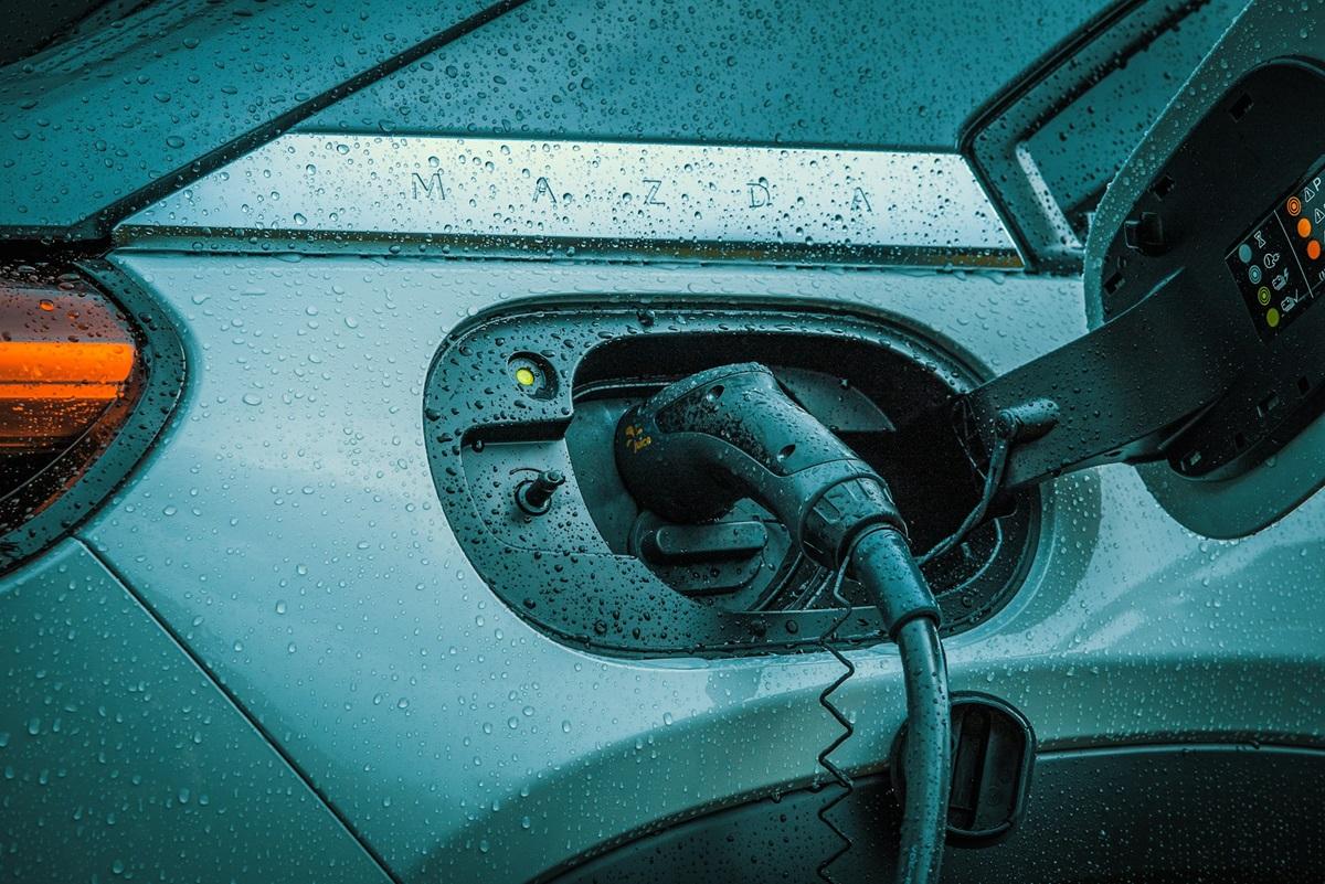 Заряджання останніх 20% батареї електромобіля займає багато часу, і ось чому