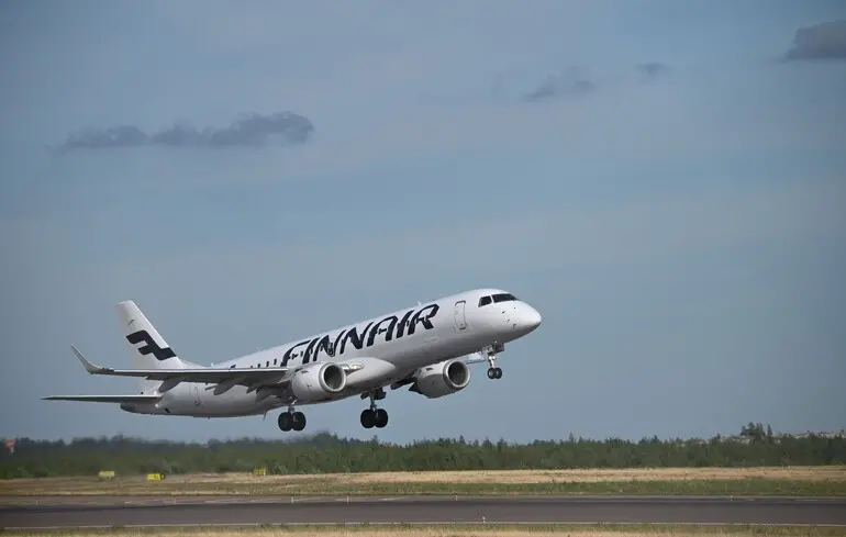 Інтернет на борту літаків - Finnair вибирає між SpaceX і Amazon 1