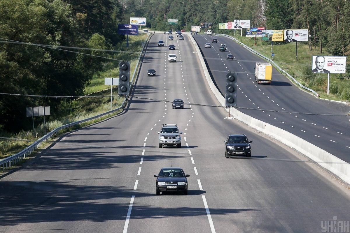 Розгін до 150 км/год заощаджує лише 6 хвилин на кожні сто кілометрів, але ризик значно зростає. 1 Розгін до 150 км/год економить лише 6 хвилин на сотні кілометрів, а ризик зростає помітно