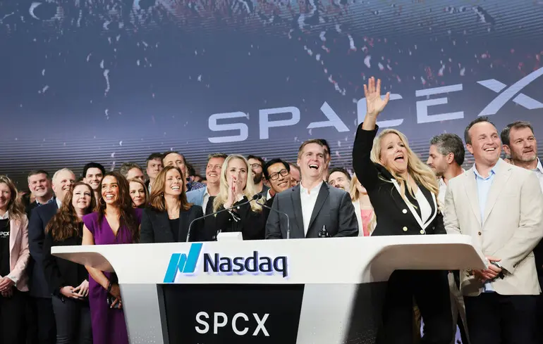 SpaceX зайняла п’яте місце серед найдорожчих компаній світу - Ілон Маск придбав стартап з штучного інтелекту Cursor - новини технологій 1