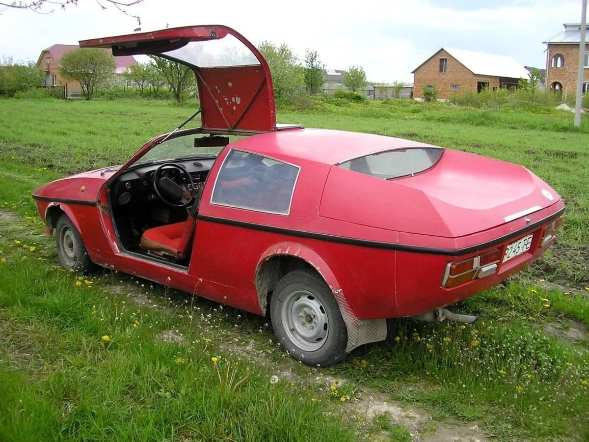 У Тернопільській області виявили рідкісний автомобіль "Горинь" 1980-х років (фото) 3 У Тернопільській області помітили унікальний автомобіль "Горинь" 1980-х років (фото)