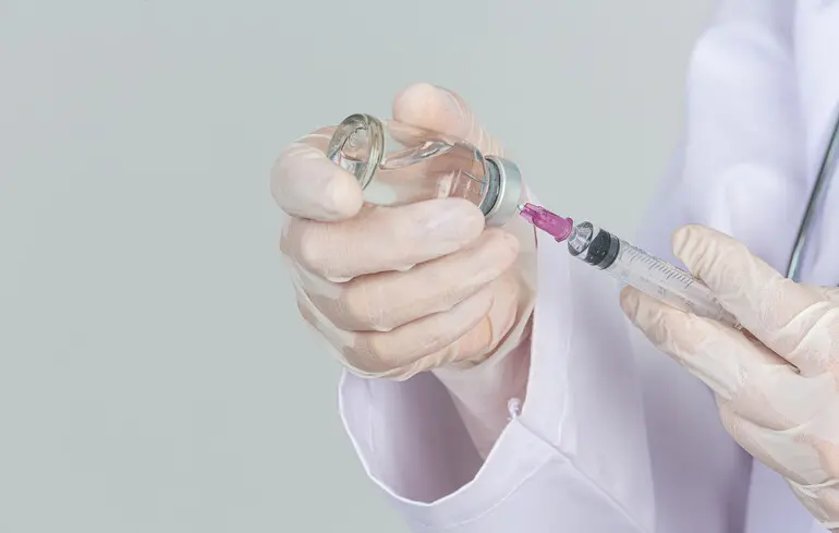 Випробування вакцини, розробленої за допомогою ШІ, на людях - препарат має забезпечити захист від усіх відомих сарбековірусів - новини науки 1