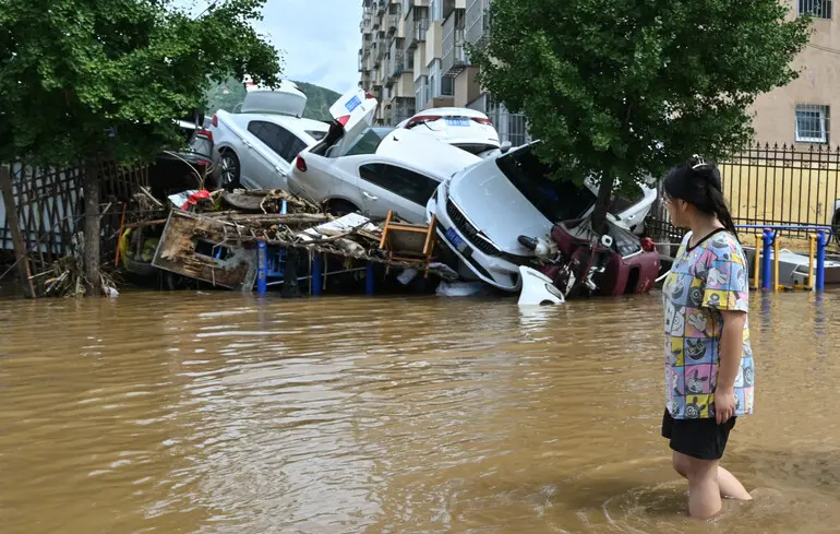 Зміна клімату створює ще одну небезпеку - суттєво збільшує ймовірність повеней і посух. 1