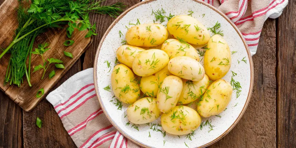 Що приготувати до молодої картоплі: смачні рецепти та ідеї 1